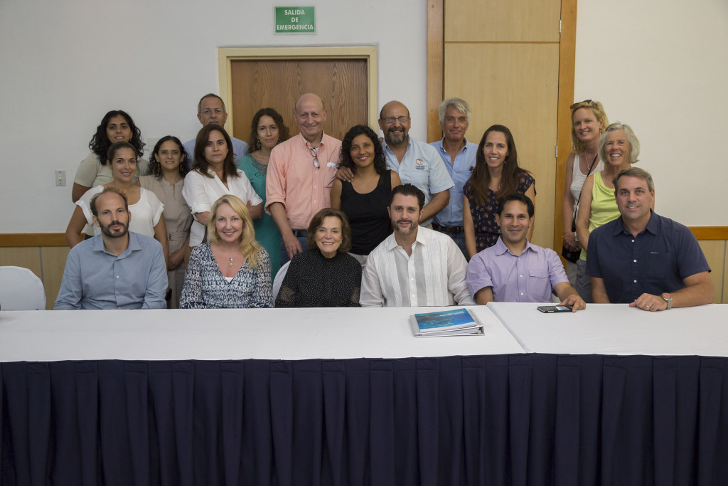 GroupShotLaPazMeetingAG4V9206-2